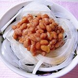 わかめ・新玉ねぎ・納豆の冷やしそば